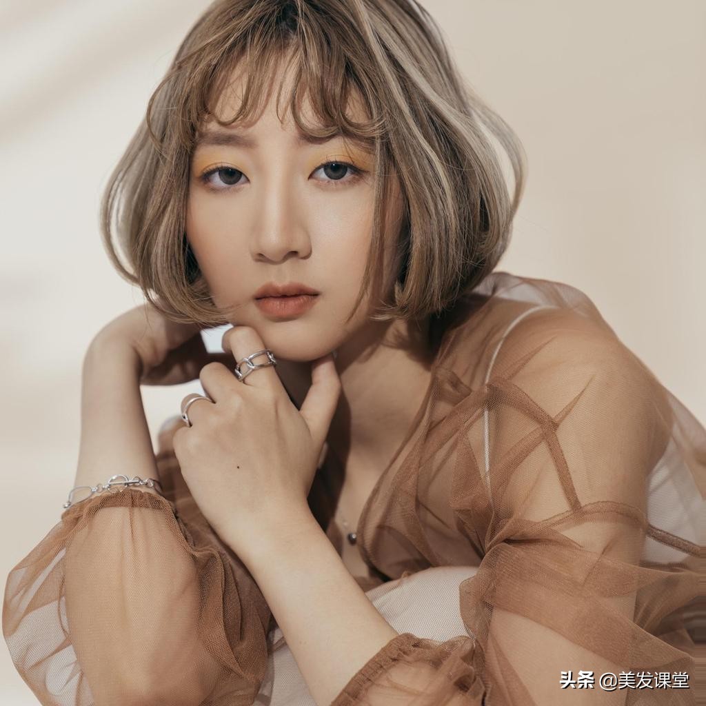 红色系的头发怎么改色,头发红色改蓝色怎么改