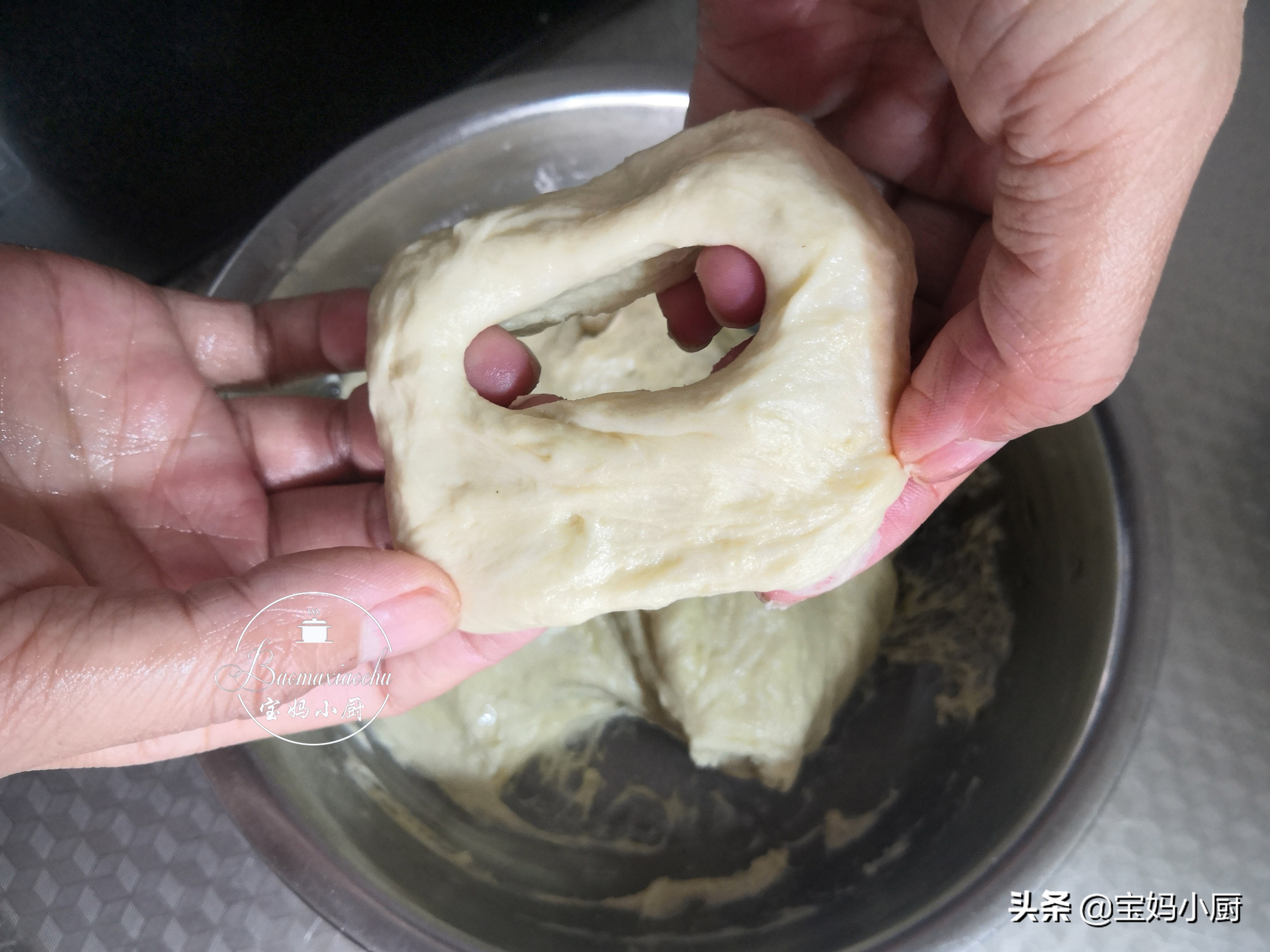 油条圈，家人吃着迷，比油条快手省事，一抓一揪就搞定，早餐要吃