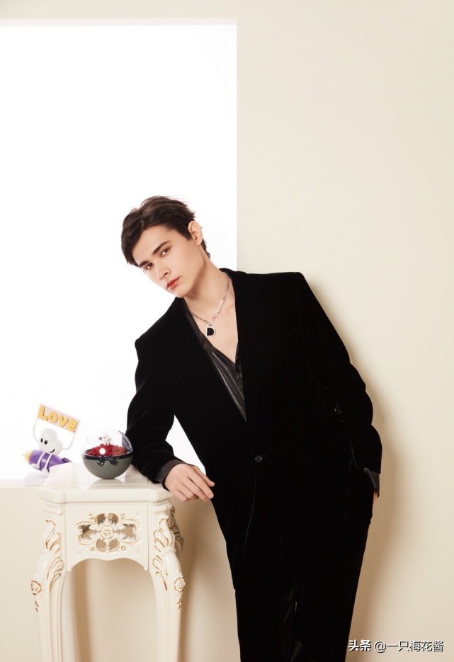 “笋丝”们利路修发福利来了，渔网装和光腿装你来不来看