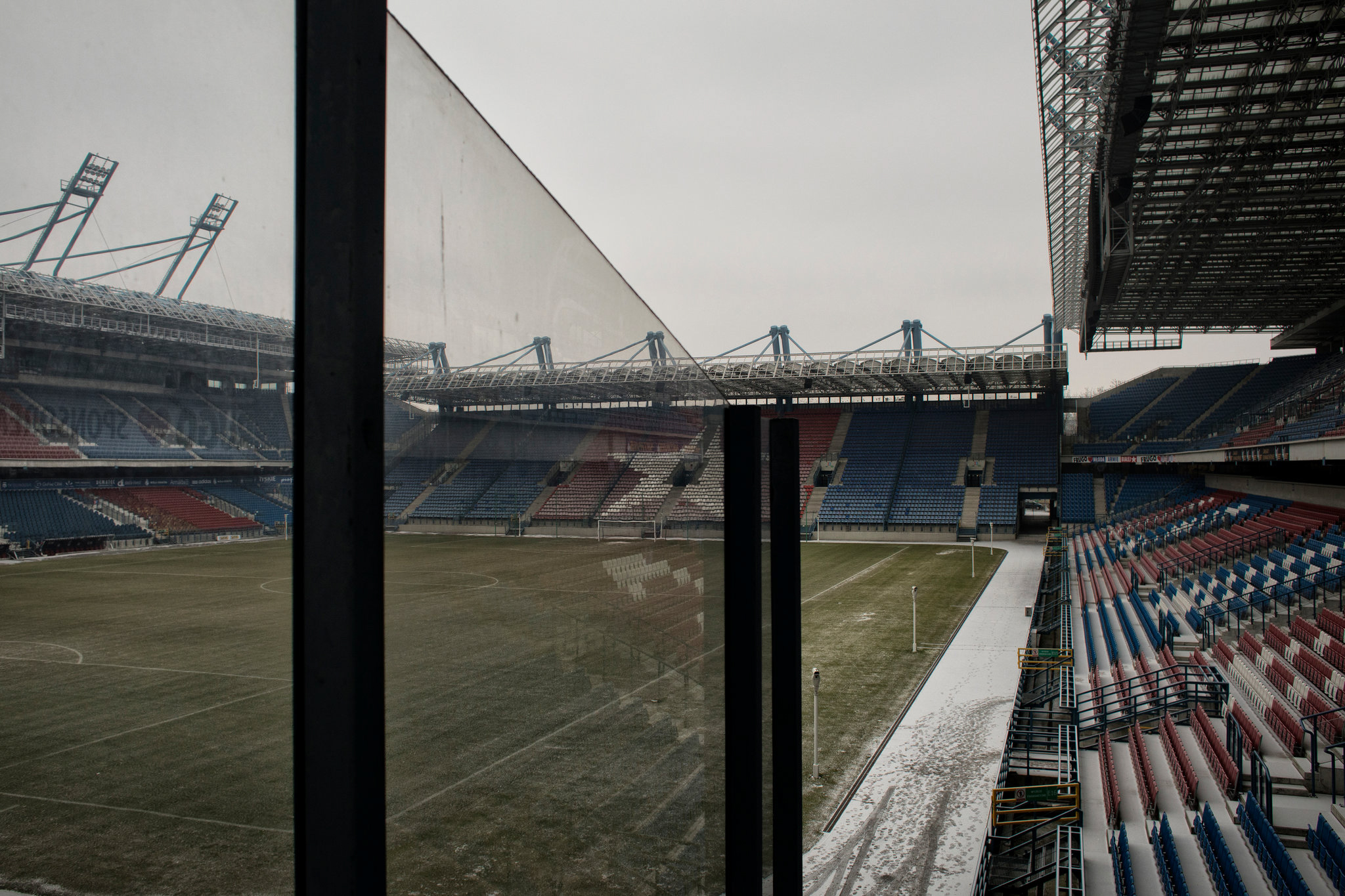 无偿效力+自掏腰包挽救母队这位波兰老将诠释忠义真谛