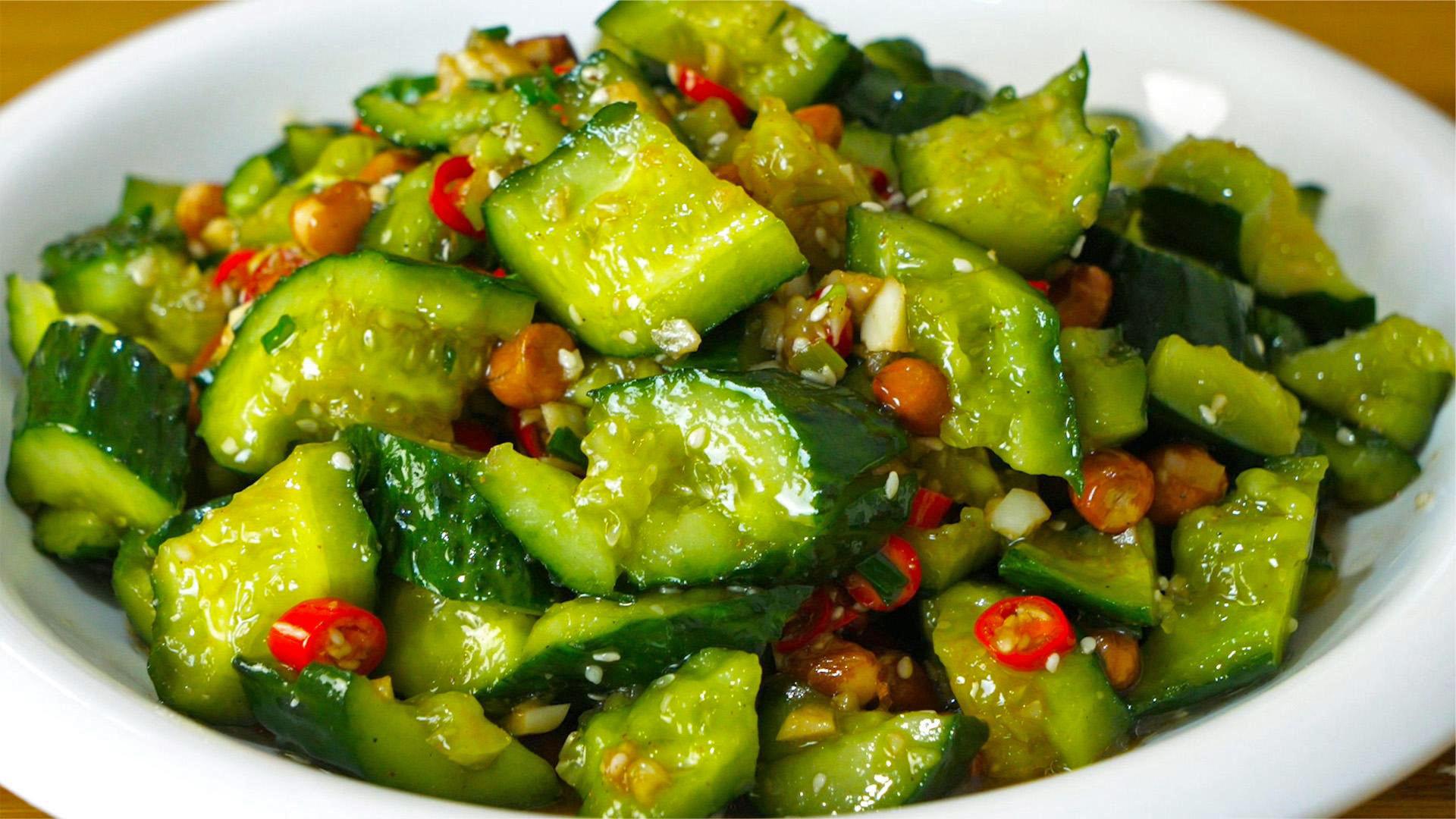 拌黄瓜很多人第一步就错了,拌黄瓜用盐杀水还是用糖杀水