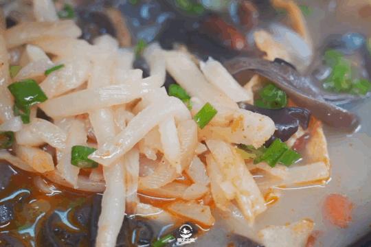 鲜香酸辣螺蛳粉柳州正宗,酸辣鲜香地道柳州螺蛳粉青春版