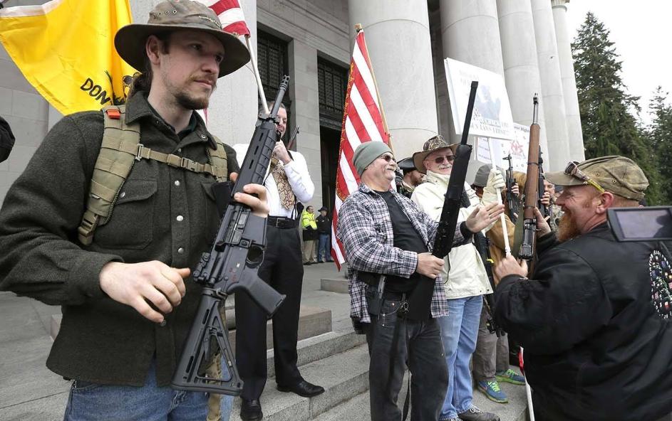 美国枪店门口排长队,美国枪店排队视频