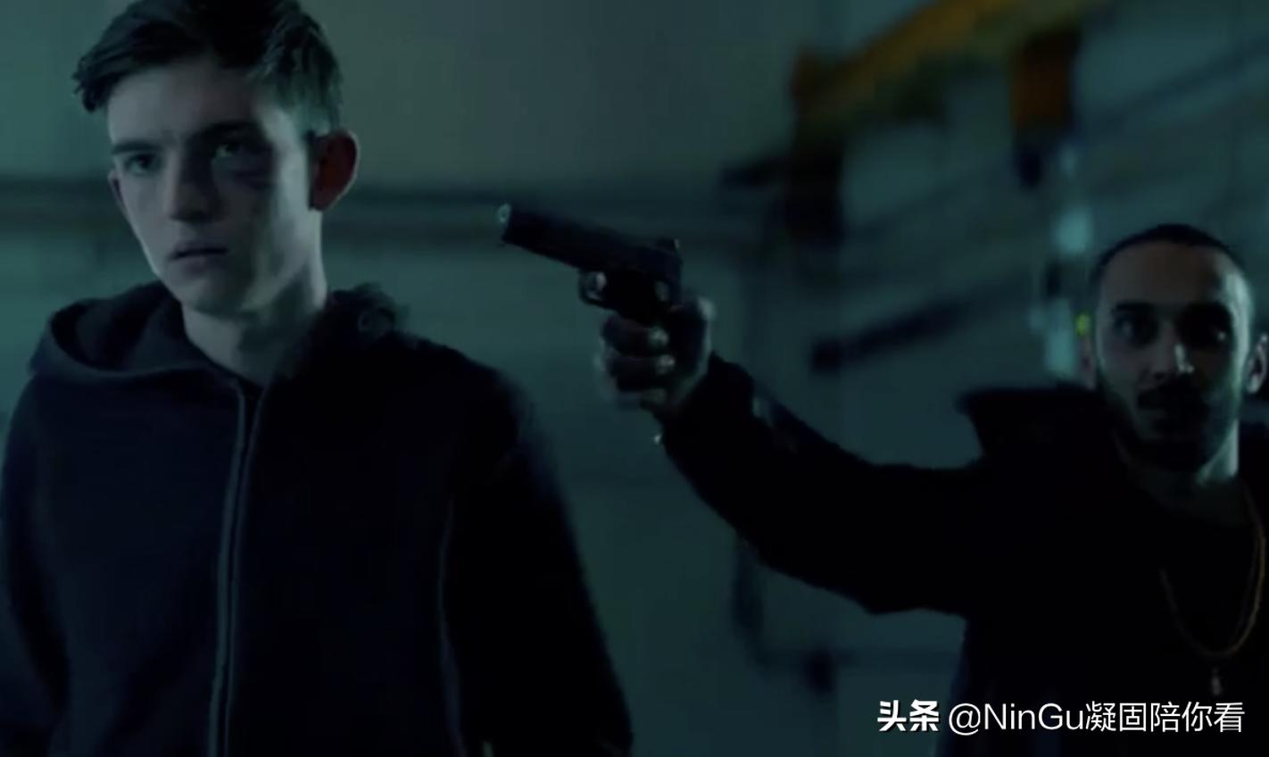 男子被炸碎后发现自己变成机器人,男子被枪击中变身