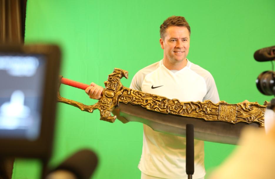 马拉多纳撞电线杆逃逸,马拉多纳撞车