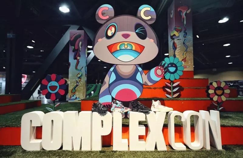 阿迪达斯优衣库耐克,阿迪达斯进芝加哥送鞋