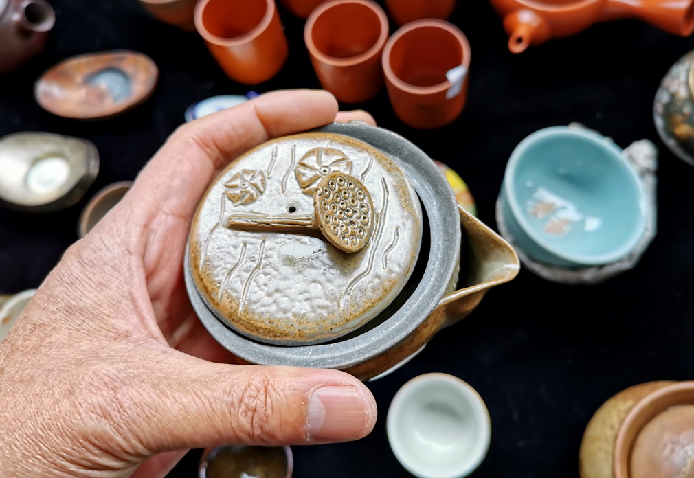 沈阳古玩地摊买日瓷杂货：东西好多，价格好诱人，这是怎么弄来的