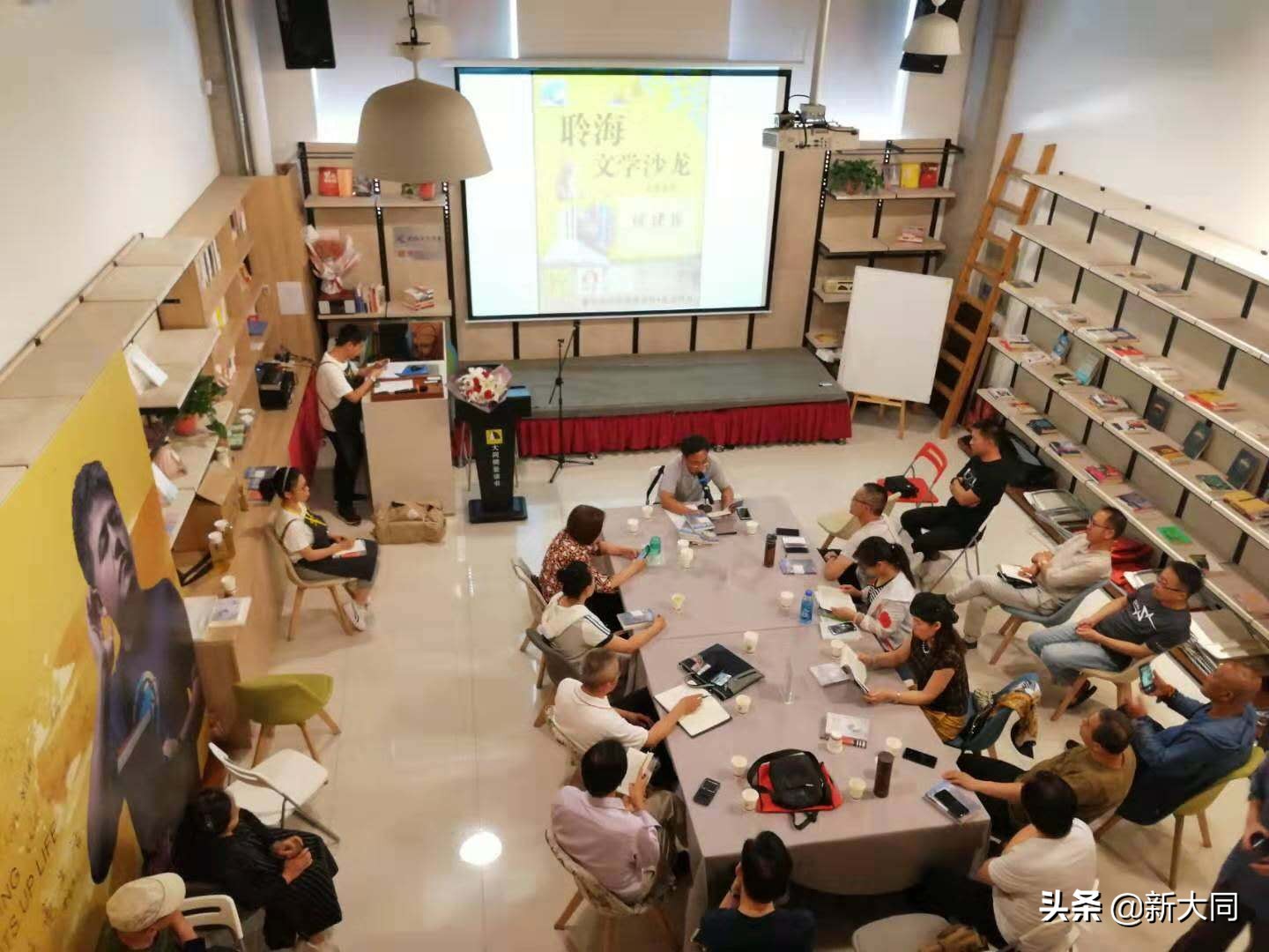 侯建臣：低到尘埃（关于散文集《乱炖》）文学沙龙掠影