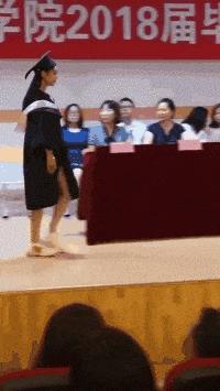 爆笑gif为了我的八块腹肌拼了,成年人幽默搞笑gif图片带字