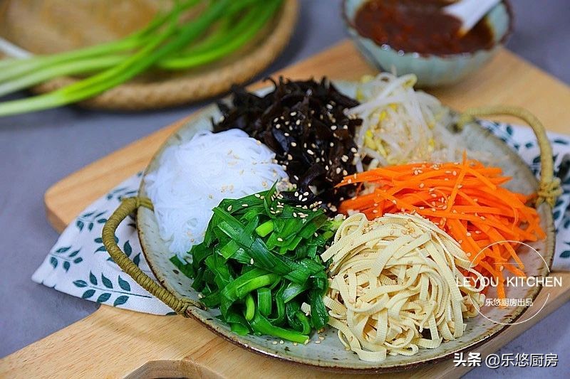 第一名厨四道过年切了就吃的凉菜,过年年夜饭不用辣椒的凉菜怎么调