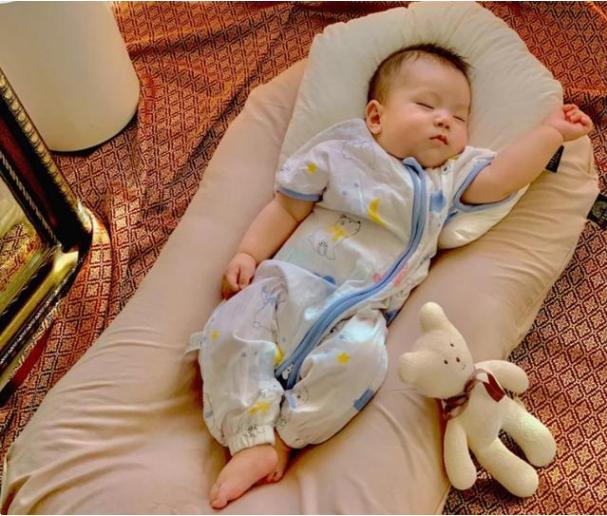 带新生儿外出需要带物品,新生儿刚回家洗澡需要注意哪些事