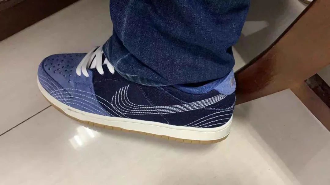 涨见识了!原来很多开宝马的都有一面鞋墙,穿的球鞋不上千就上万