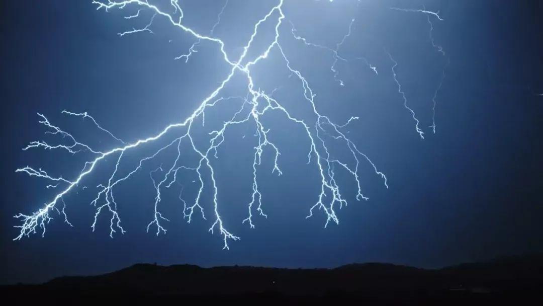 世界上有哪些神奇的闪电,自然界的黑色闪电