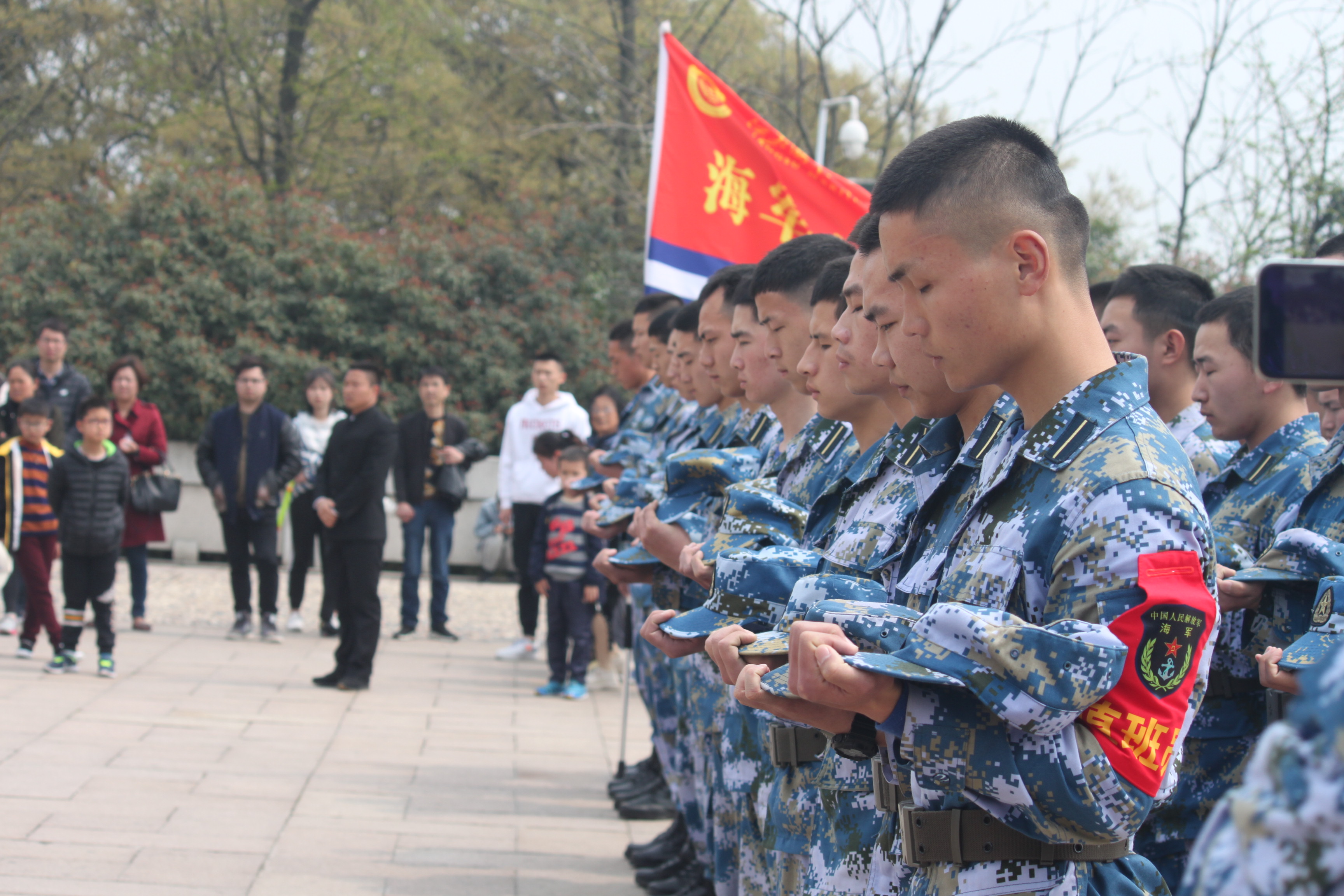 雨花台烈士陵园24只花圈意义,雨花台烈士纪念碑凭吊仪式