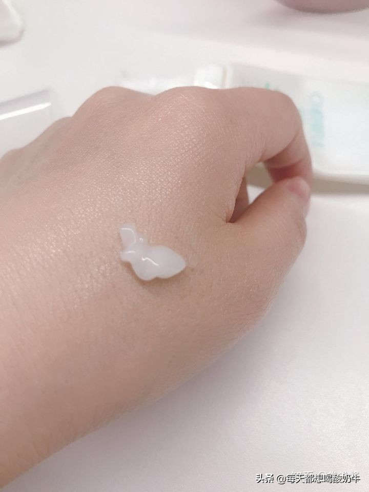 化妆之后毛孔变得粗大，皮肤黯淡无光，应该怎么护肤？