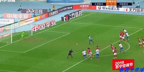 中超门将喝水哥gif,阿根廷门将扑单刀gif