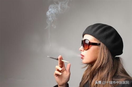抽烟的危害肺部变黑可怕视频,抽烟对肺的危害程度讲解