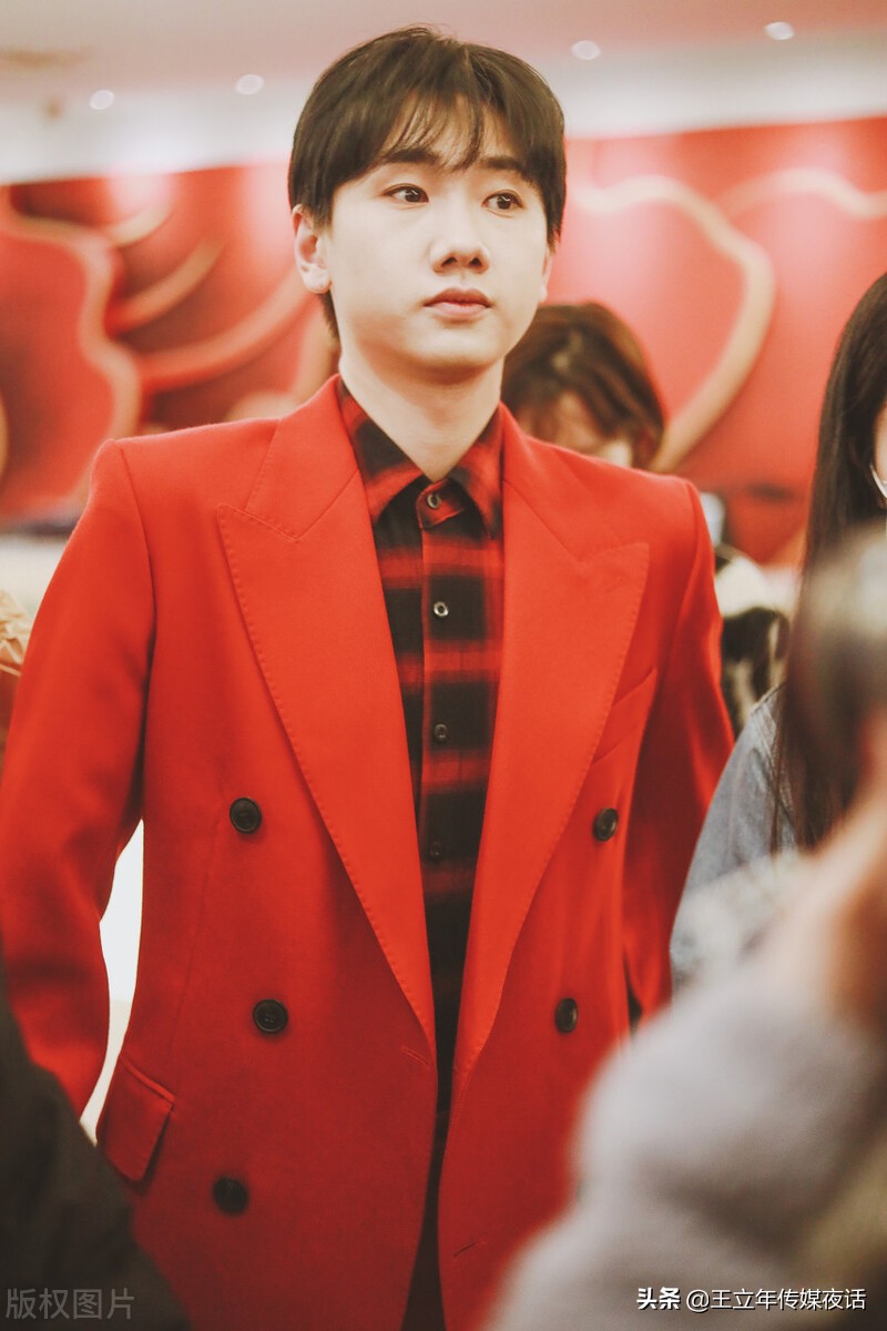 汪苏泷弗斯特专辑销量,汪苏泷微微一笑很倾城领奖现场