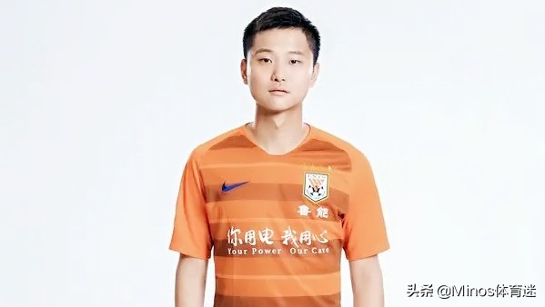 国足张稀哲训练视频,严鼎皓比张稀哲厉害