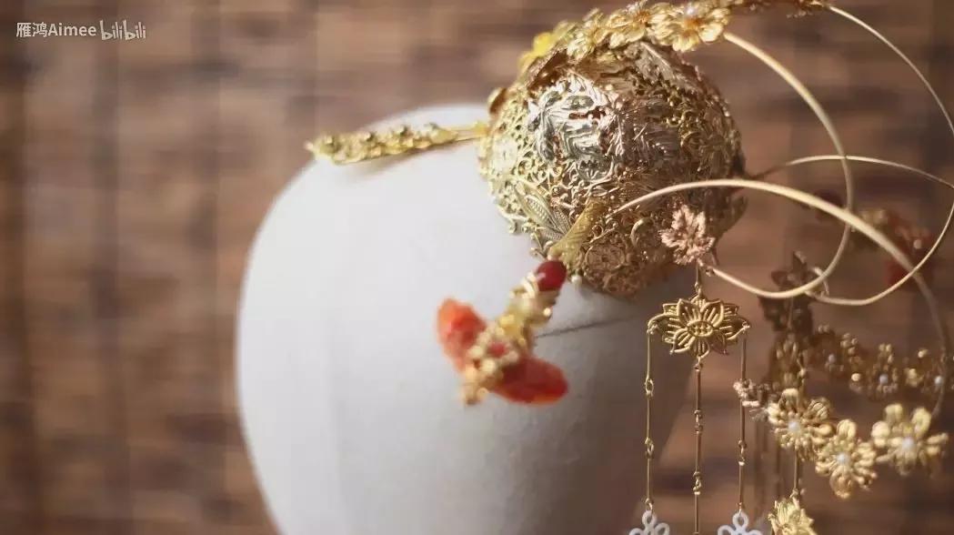 护士小姐用5毛钱的易拉罐，随手一剪猛翻千万倍，网友：手艺牛逼