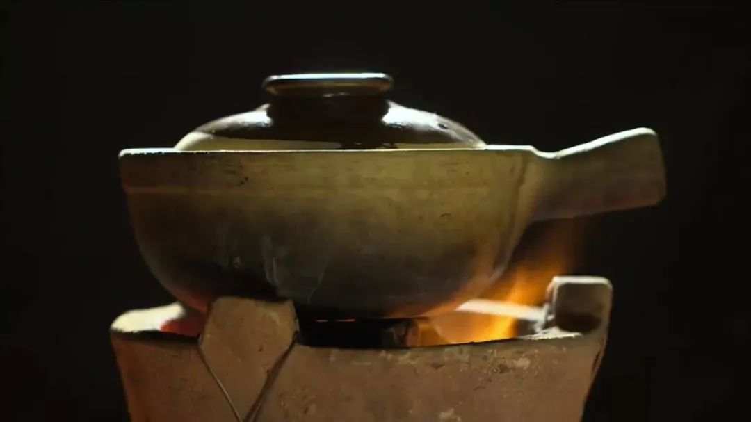 在广东万物皆可煲仔饭,万物皆可煲的煲仔饭