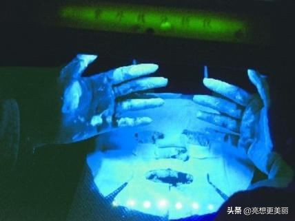 雅诗兰黛防蓝光真假辨别,雅诗兰黛紫瓶荧光剂