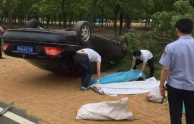 在路上晒粮食车子压着违法吗,开车遇到大车压过的路面