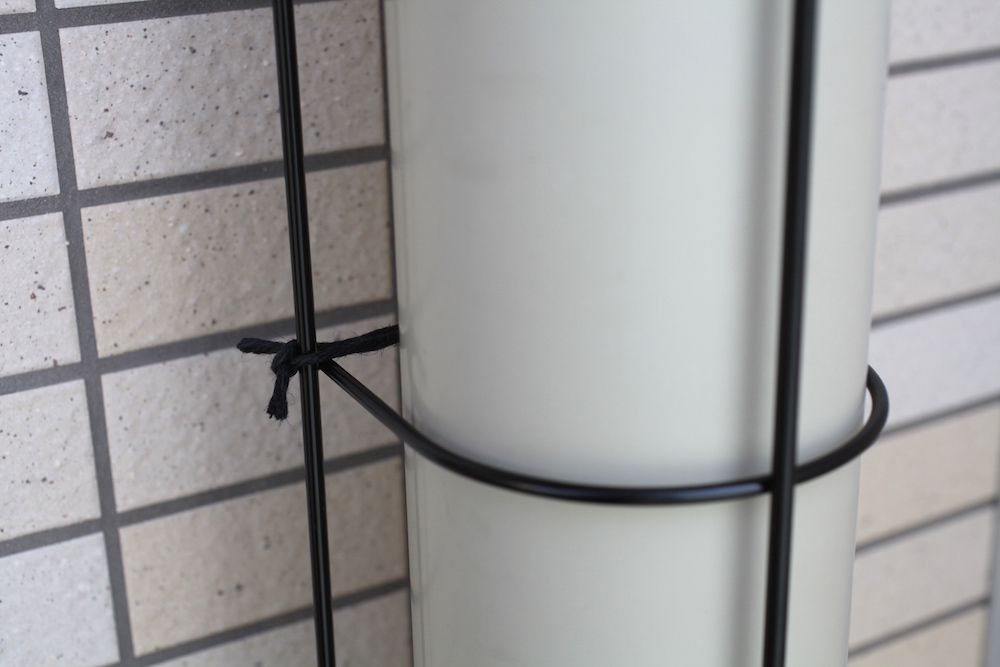 房顶侧边排雨水管,顶楼阳台雨水管在室内改道