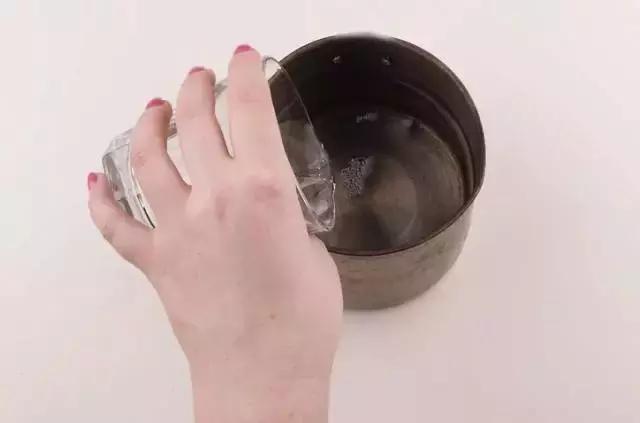 过期的药片丢花盆里花长疯了,家里过期的小药片还可以养植物