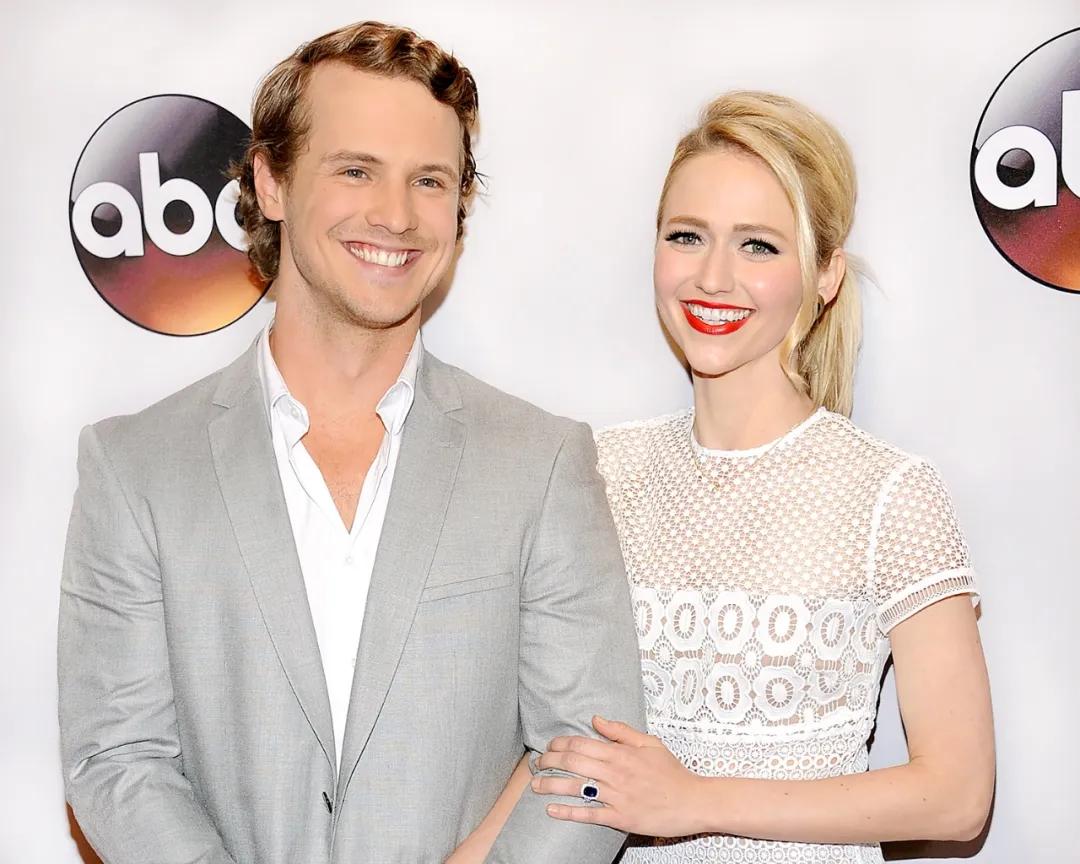 为什么英国总是把蓝宝石作为婚戒,王室贵族是如何挑选结婚戒指的