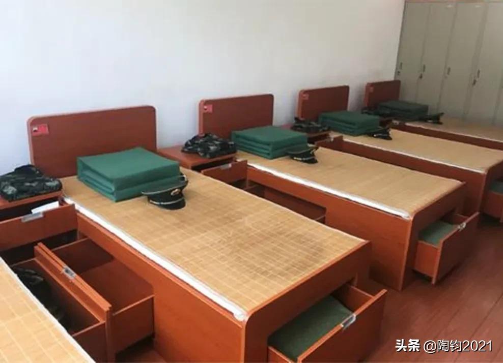军人叠豆腐块有利于提高战斗力,军人叠豆腐块衣服教学