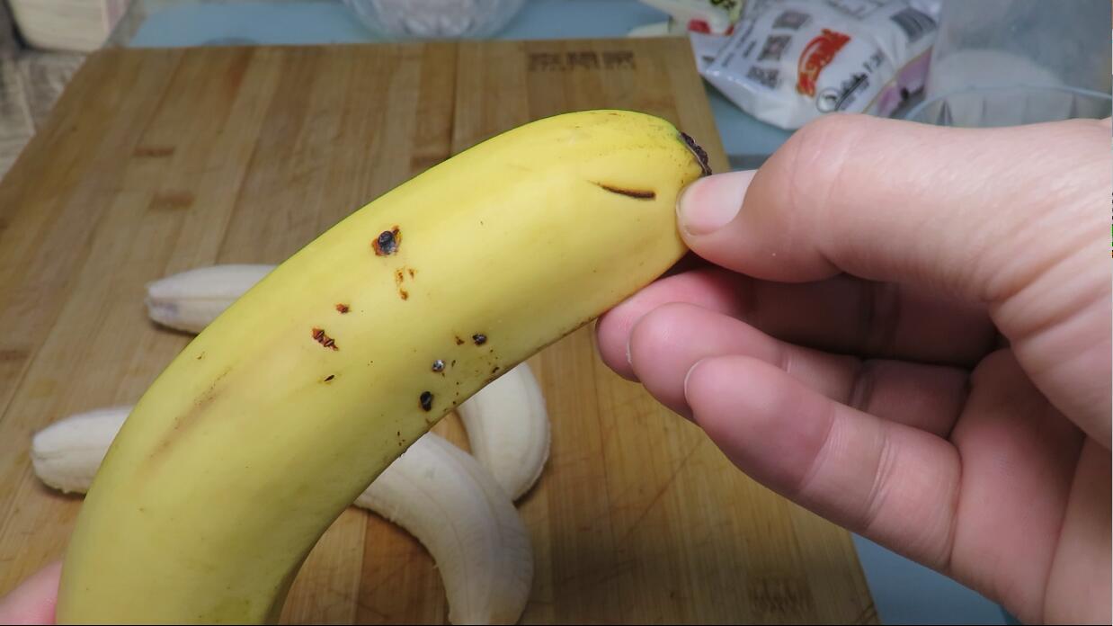 买香蕉时选直的还是弯的,买香蕉怎么挑弯