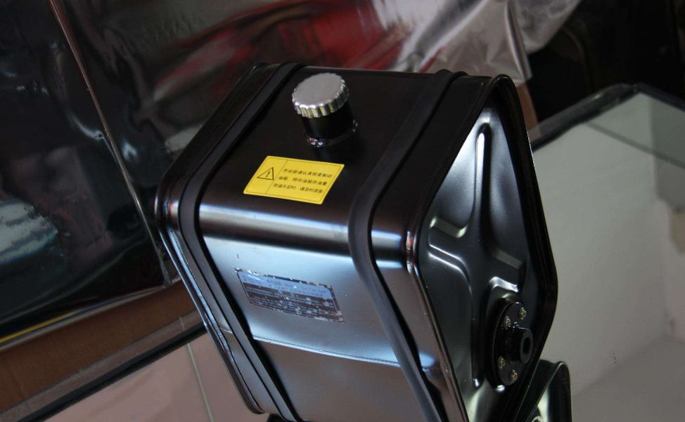 我们平时加的油会缺斤少两吗,汽车油箱容量标注与实际油量不符