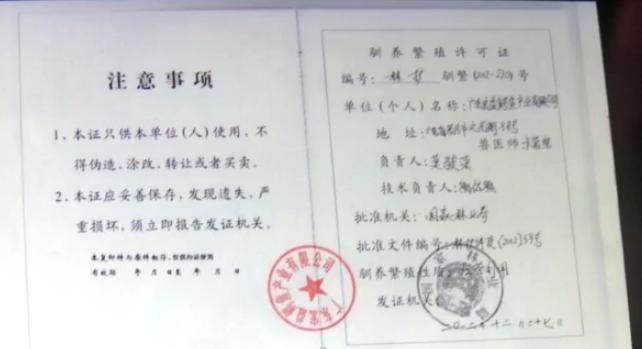 超市水产区惊现活鳄鱼，58元一斤，工作人员：开业为了吸引人气