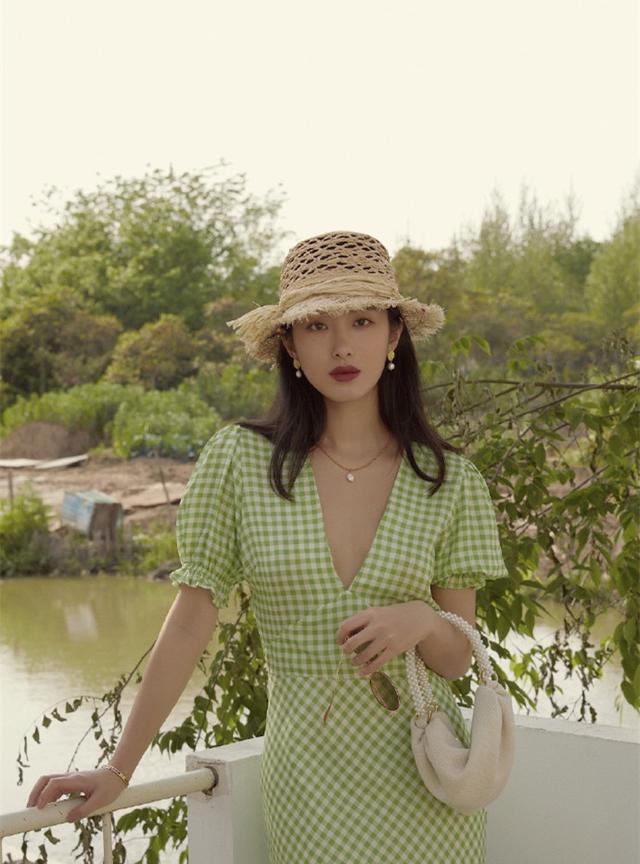 杨采钰惊艳法式穿搭,杨采钰气质温婉百变穿搭值得借鉴