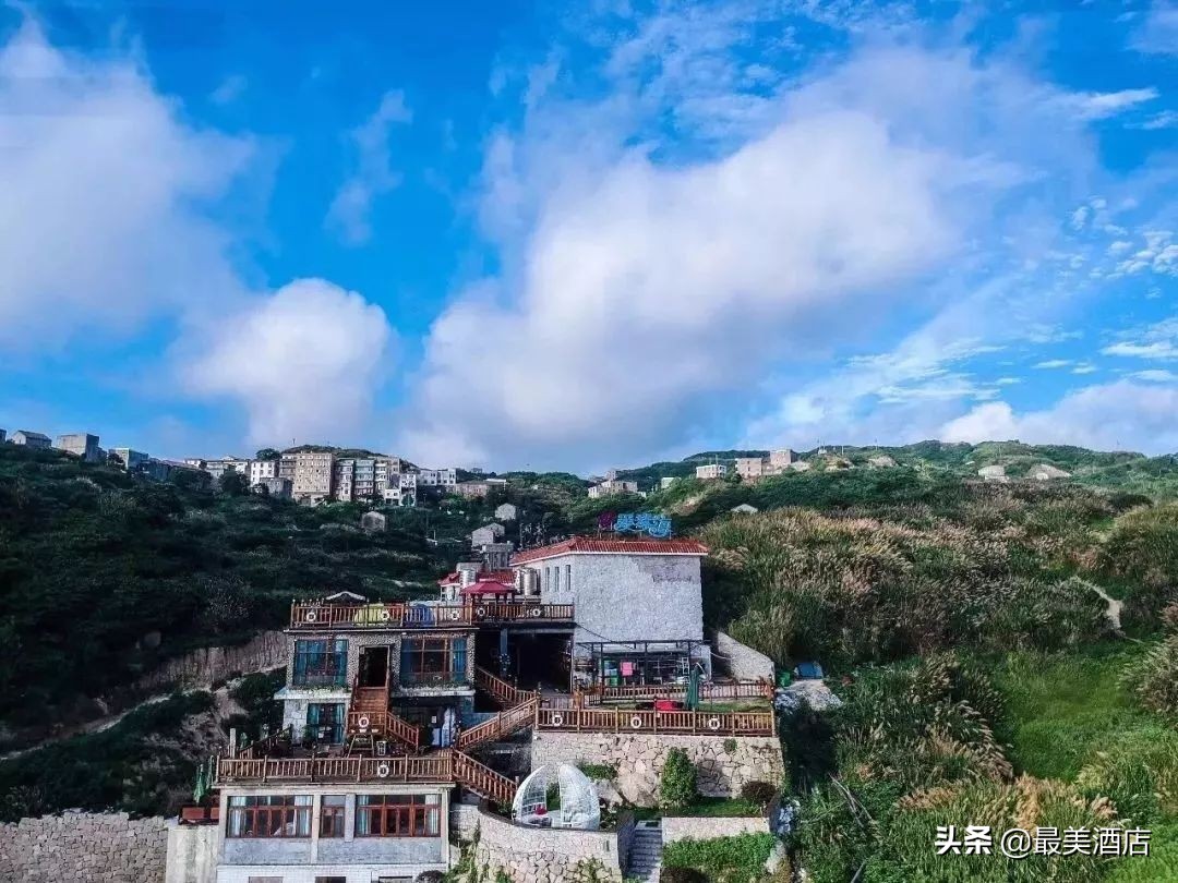 这对夫妻把渔民都嫌弃的破旧石头房，改成3个超美的民宿，美爆了