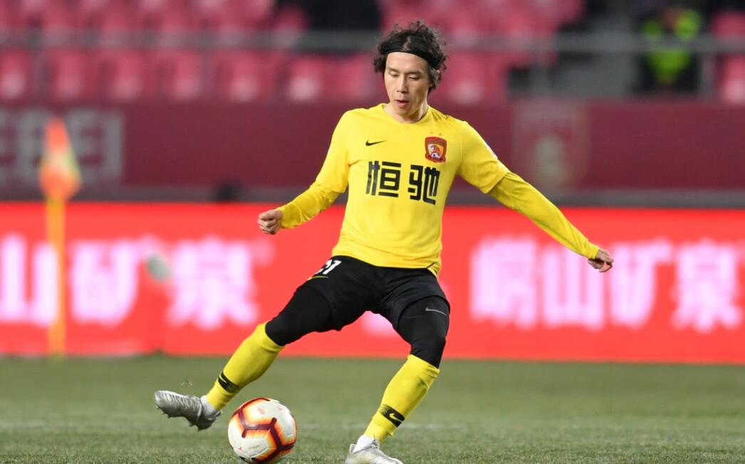 谢晖因酒后失言惨遭停职,前国脚谢晖酒后失言被停职视频