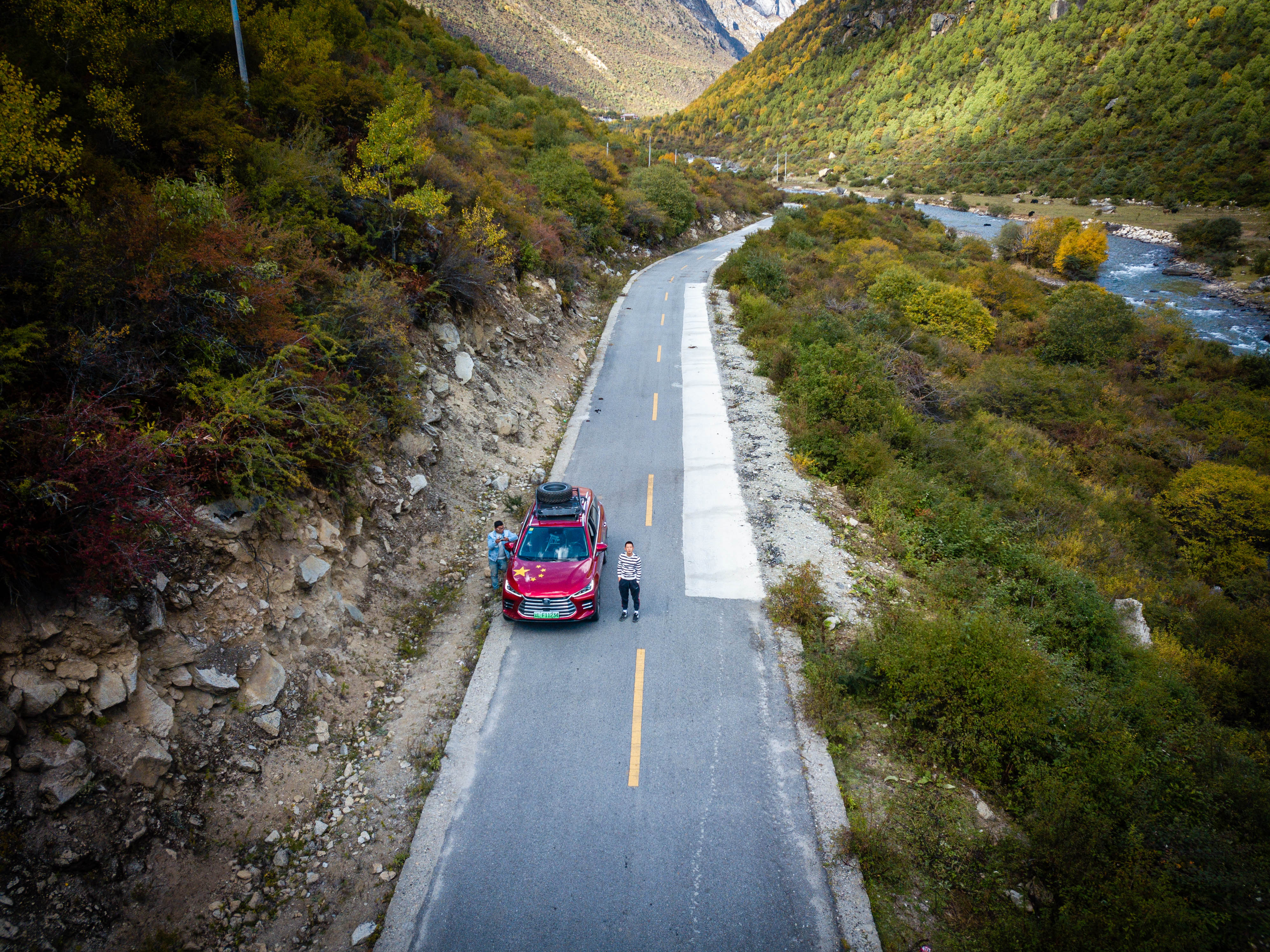 开比亚迪唐越野,比亚迪唐去无人区