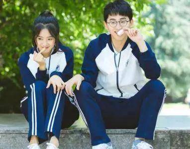 高中生到底应不应该谈恋爱辩论,高中生应该谈恋爱吗即兴评述