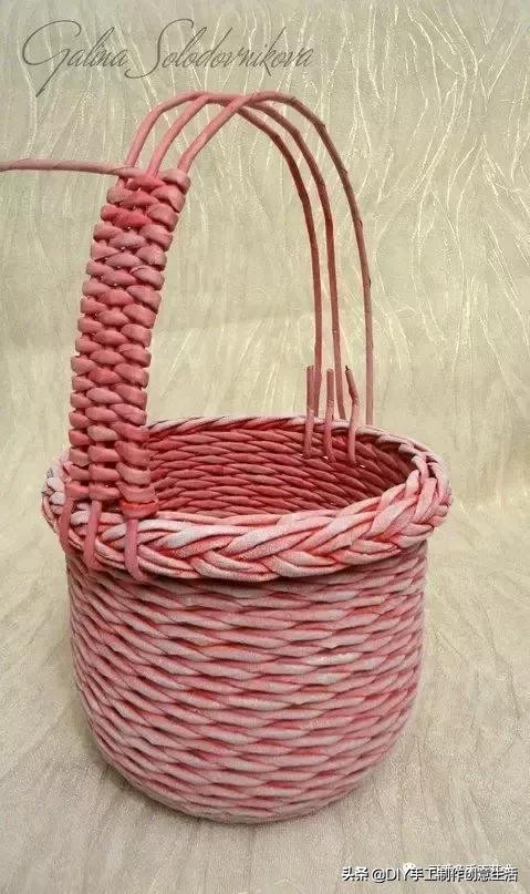 旧报纸变废为宝手工编织收纳筐,旧报纸制作简易的收纳筐