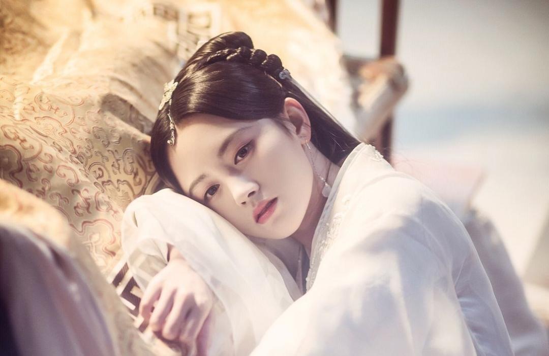 春日宴鞠婧祎肖战刘诗诗任嘉伦,鞠婧祎任嘉伦合拍