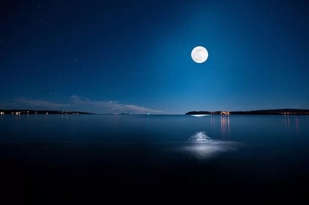 把「月亮」用到极致，建筑师为夫妻造座白色宅子，来记录阴晴圆缺