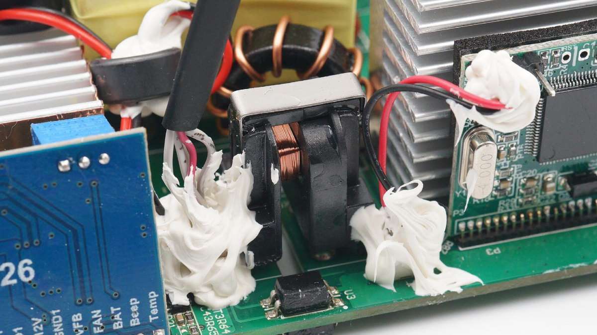 公牛便携式电源拆解,公牛1800w户外电源拆解