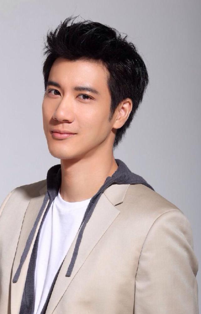 吴亦凡刘亦菲等外籍艺人是否要向外国交税？海外华人发布专业分析