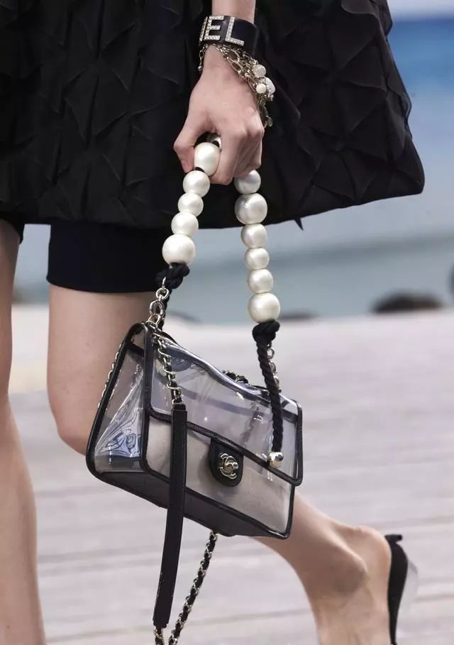 皮质包和帆布包哪个更好看,包包推荐小众高级感学生党帆布包