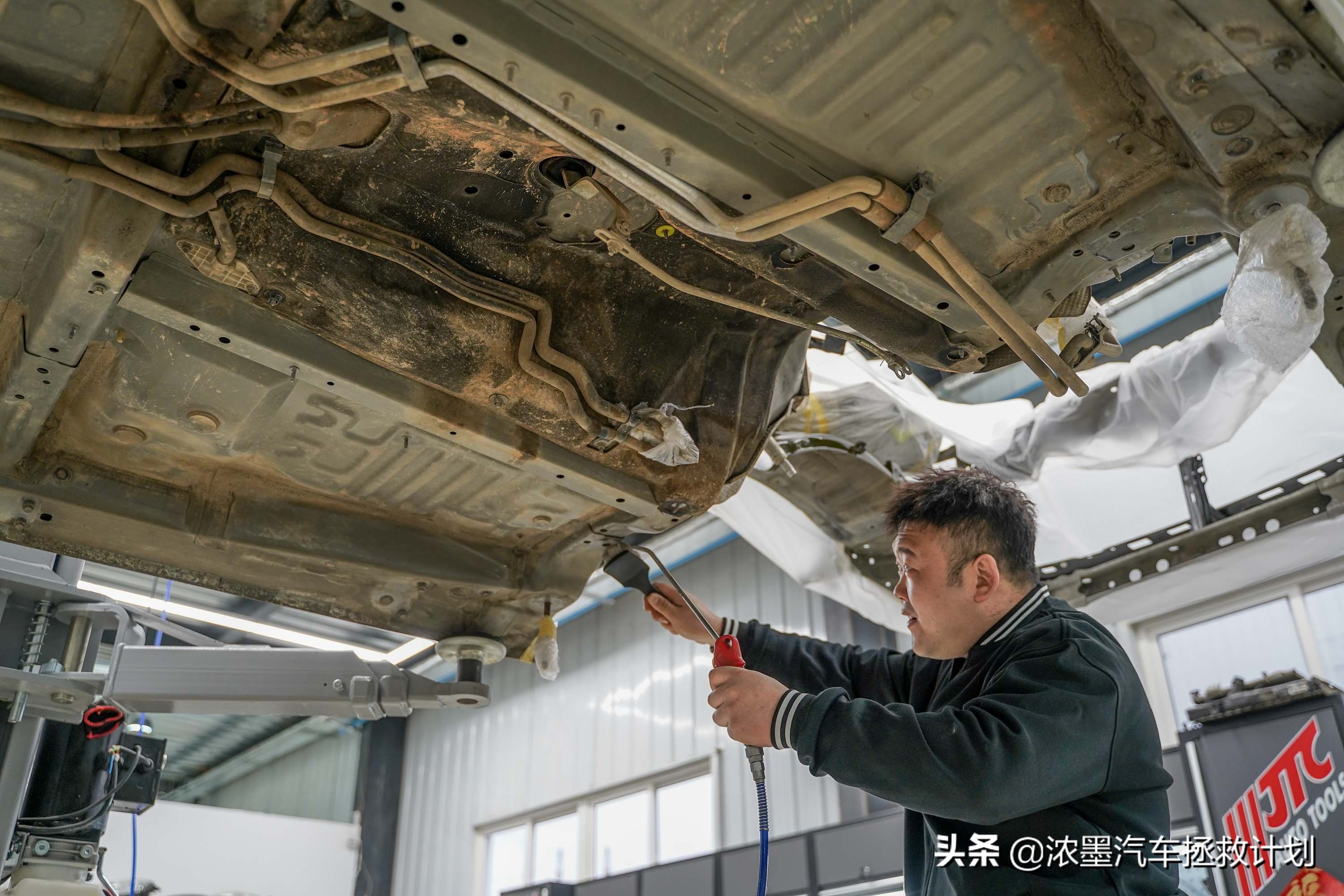 丰田霸道酷路泽带你翻山越岭,丰田兰德酷路泽低速4驱越野模式