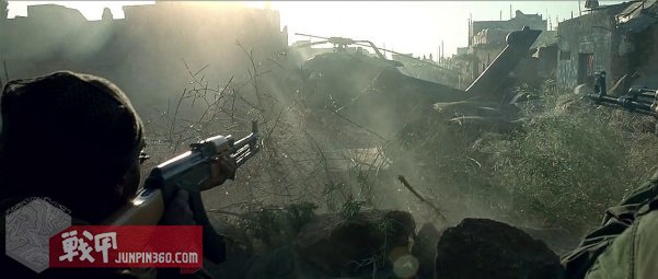 美国黑鹰战机坠落视频,十部顶级战争大片黑鹰坠落