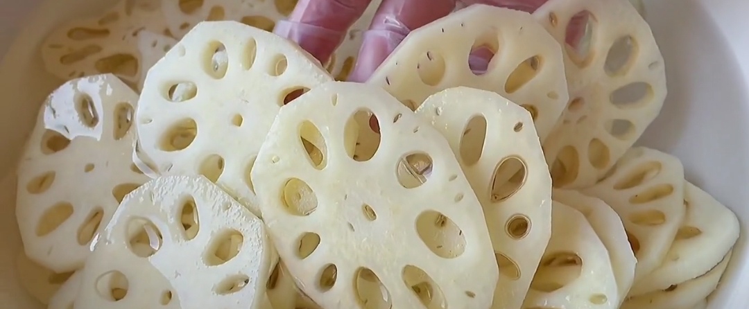 莲藕清洗淤泥法,清洗莲藕里面的泥