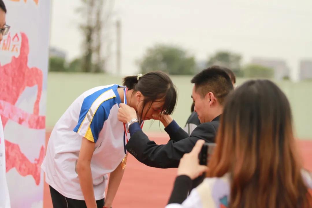 传统体育运动会开幕式,一年一度的运动会在学校拉开帷幕