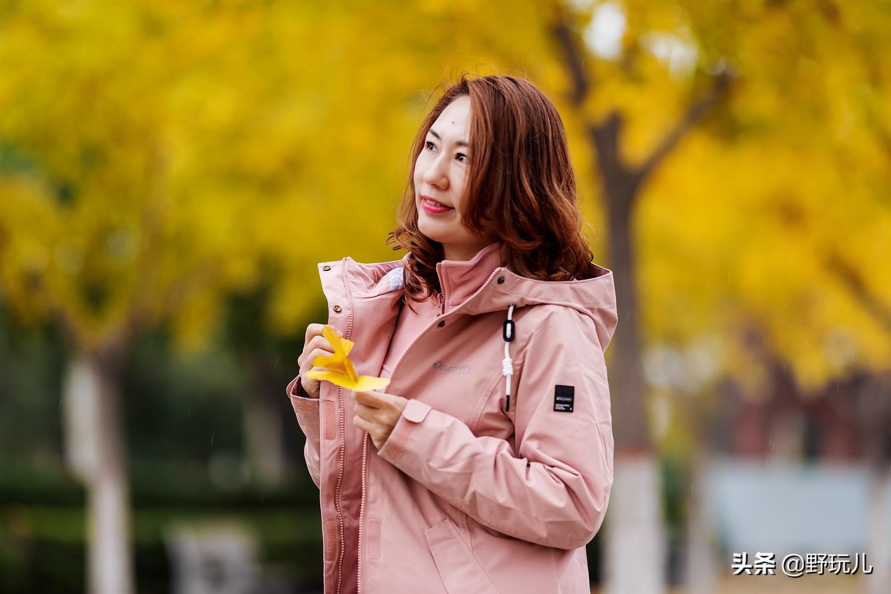 既时尚又实用的冲锋衣,简约而不简单的冲锋衣奢潮